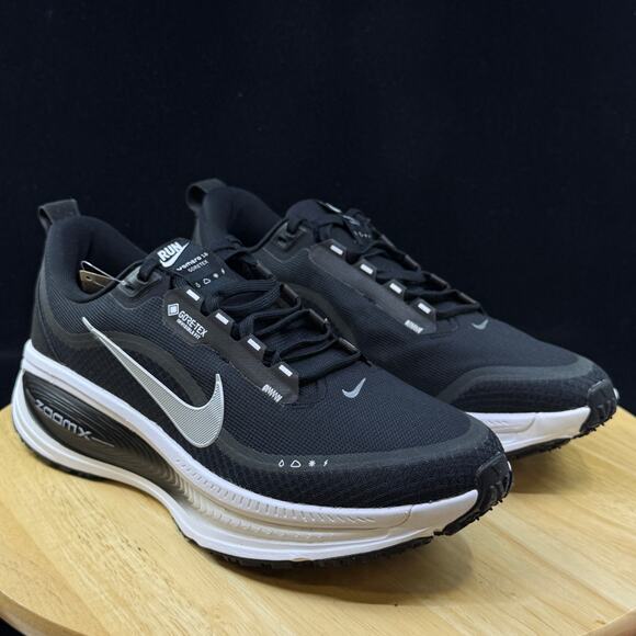 Size 8.5- Nike Vomero 18 GTX  (GORE-TEX) HQ7001-002 Black/ Metallic Silver